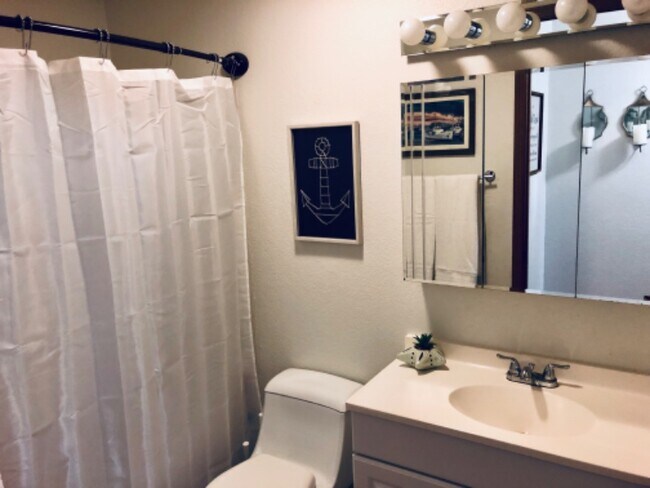 Building Photo - 342 E Dowling Rd