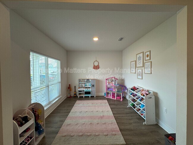 Building Photo - 5772 Danbury Blvd