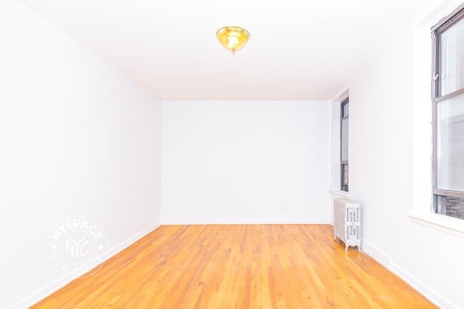 Building Photo - 100 Broadway