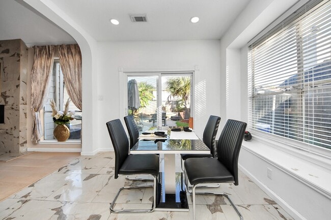 Building Photo - 17618 Fairgrove Park Dr