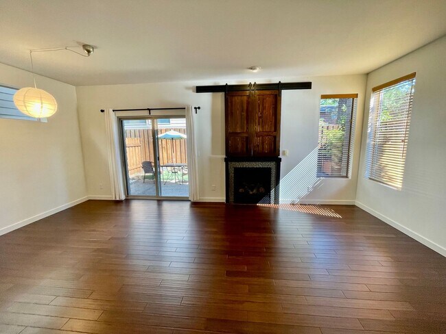 Building Photo - ** HALF MONTH'S FREE RENT **Modern 3bd/2.5...