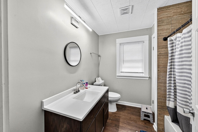 Building Photo - 1303 Sorin St