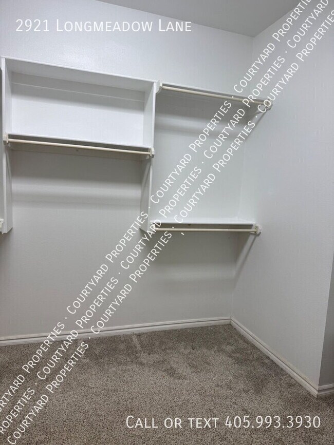 Building Photo - 2921 Longmeadow Ln