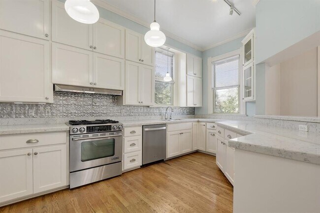 Building Photo - 205 S Rio Grande St