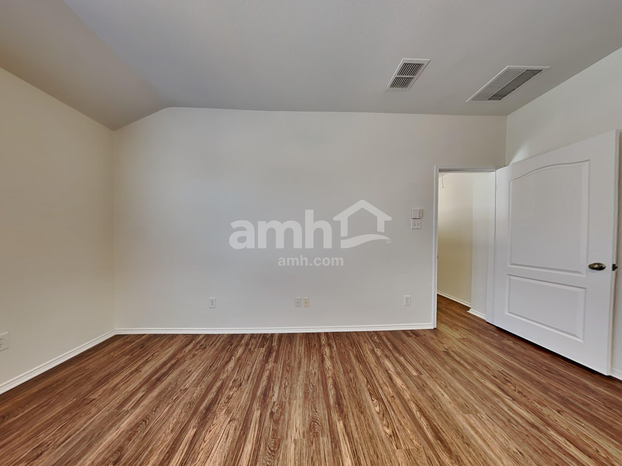 Building Photo - 2820 Hereford Rd