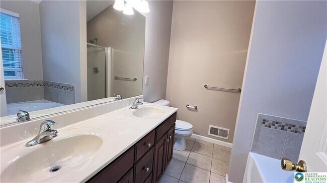 Building Photo - 2288 Creekside Dr