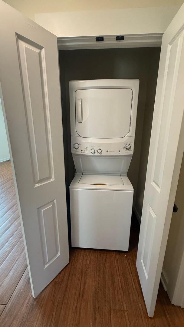 Building Photo - Enjoy the Calm of Country Living without Feeling too Far Away – Bishop, GA