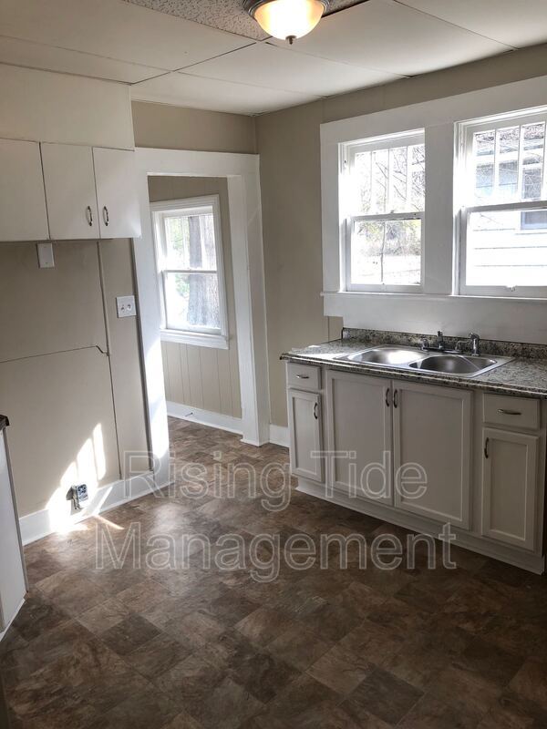 Building Photo - 225 75th St N