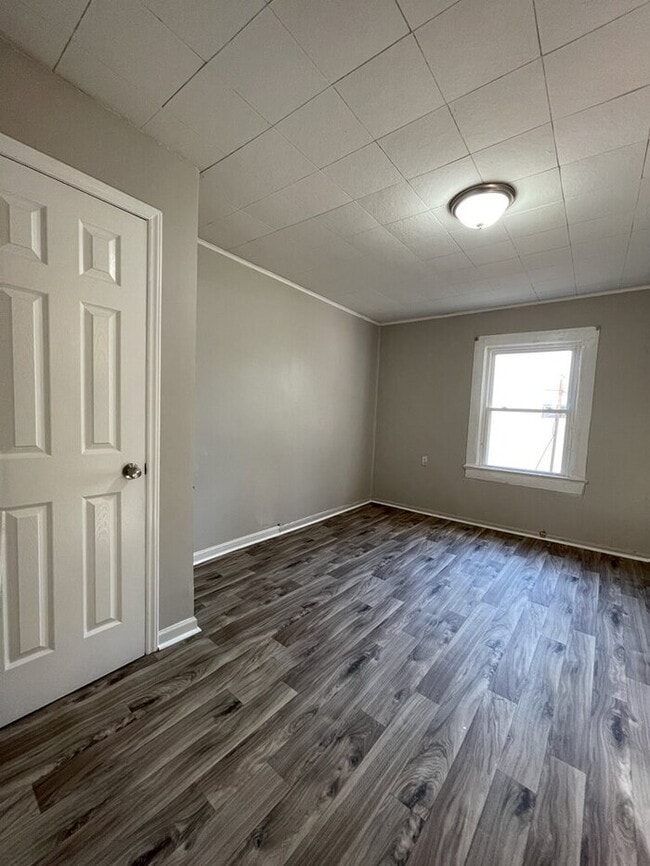 Building Photo - 419 Douglas St