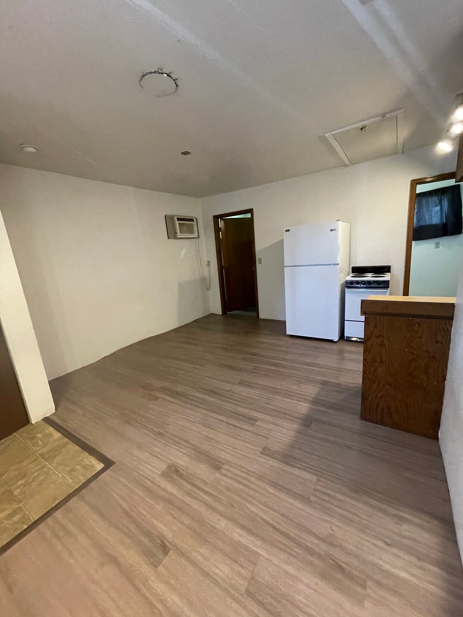 Building Photo - 1300 NE Williams St