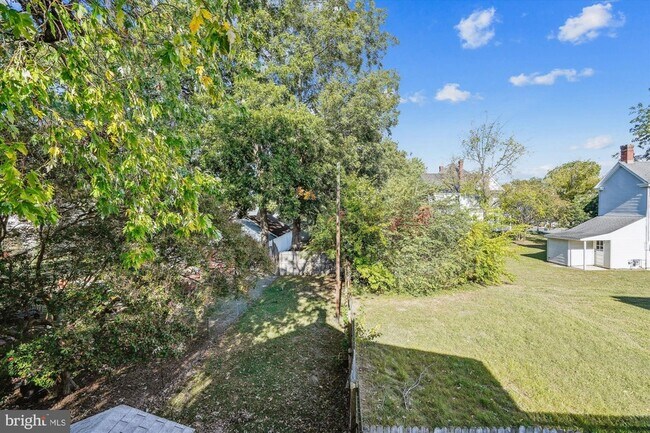 Building Photo - 817 Locust St