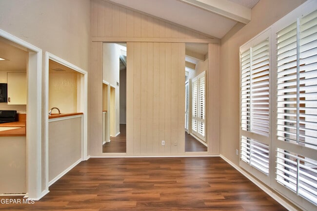 Building Photo - 5710 Mira Grande Dr