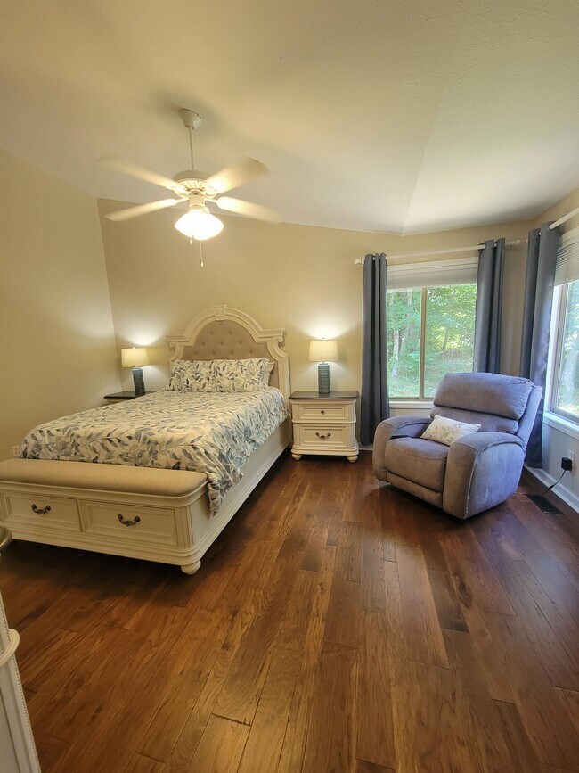 Building Photo - 456 Snead Dr