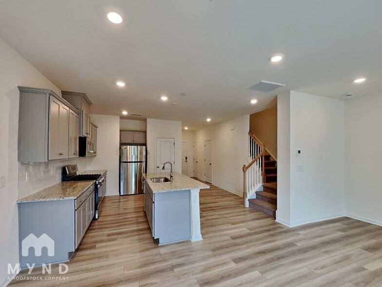 Building Photo - 5213 Maynard Hl Dr
