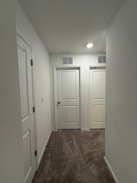 Upstairs Hallway - 6206 Daerr Ridge St