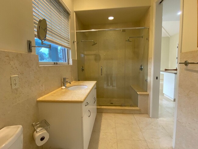 Building Photo - Beautiful 1 BD / 1 BA Granny Unit in Count...