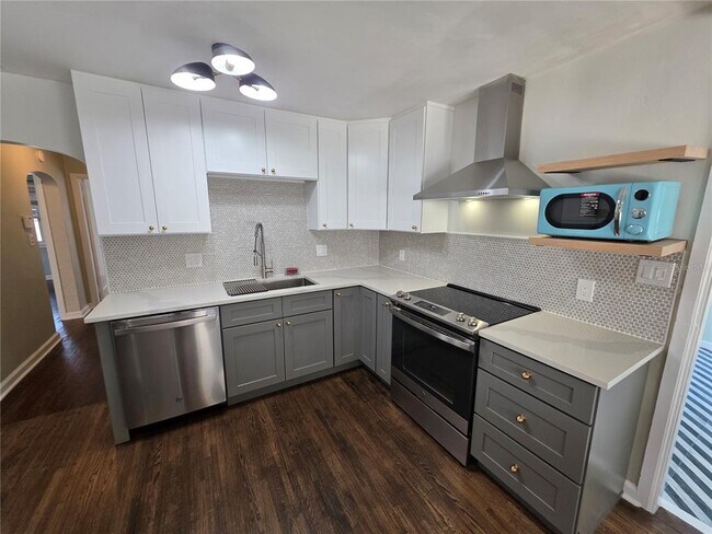 Building Photo - 775 20th Ave N