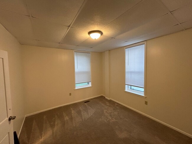 Building Photo - 430 S 14th St
