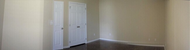 Building Photo - 4305 Cambridge Dr