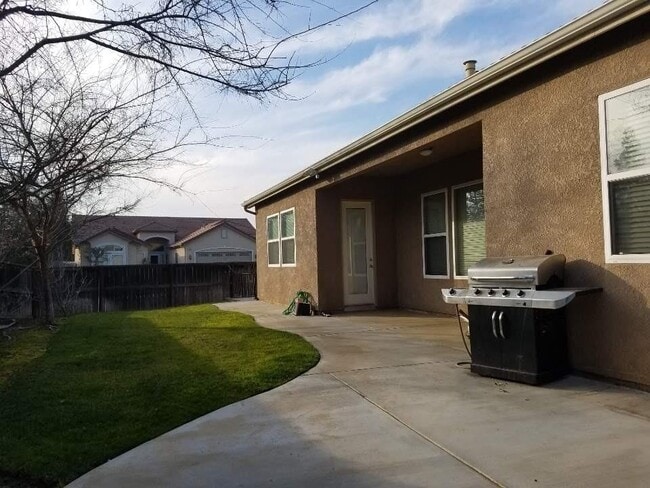 Building Photo - 5697 W Birch Ave