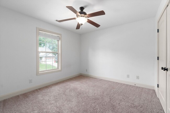 Building Photo - Pet Friendly Four Bedroom with Basement!