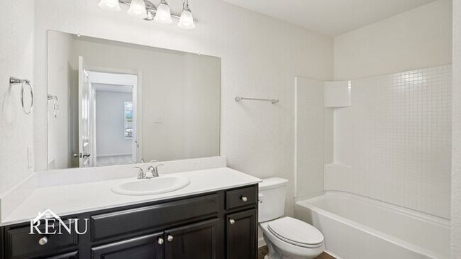 Building Photo - 758 Oakhurst Dr