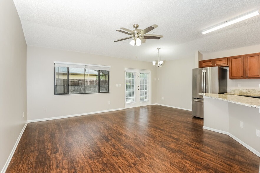 Building Photo - 534 S Sundance Dr