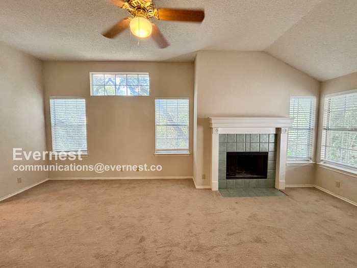 Building Photo - 2303 Mockingbird Dr