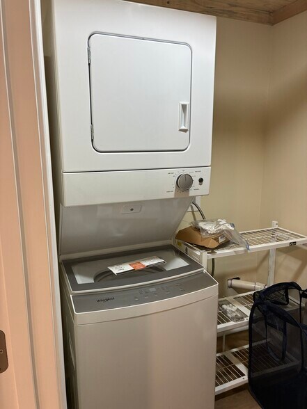 Building Photo - 1006 Willard Dr