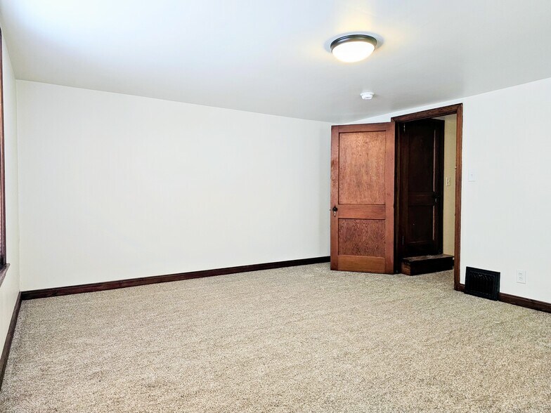 Building Photo - 221 Arch St