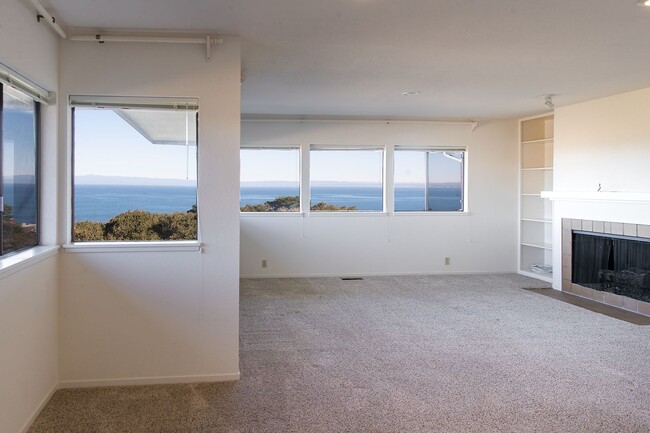 Building Photo - 2 Bedroom 2 Bath Condo in Pacific Grove NO...