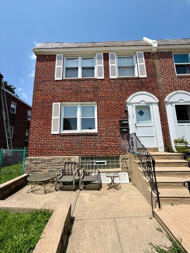 Building Photo - 1617 Roumfort Rd