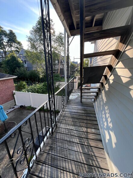 Building Photo - 186 Powder House Blvd