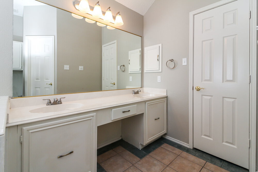 Building Photo - 817 Clover Hill Ln