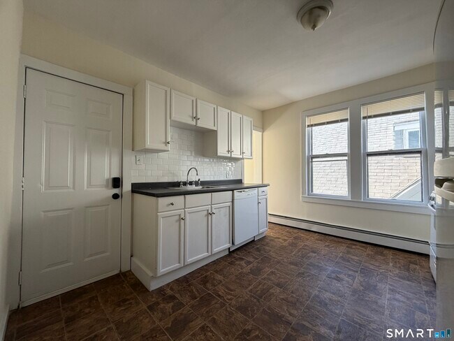 Building Photo - 37-41-41 Jackson Ave