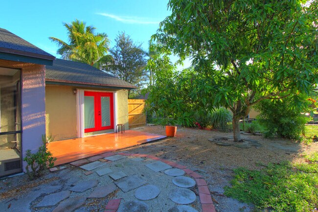 Building Photo - 10690 Barn Rd