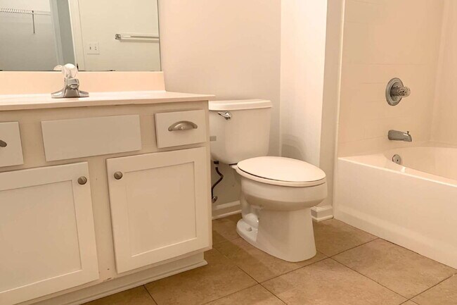 Building Photo - Charming Brick Home in a Cul-de-Sac!