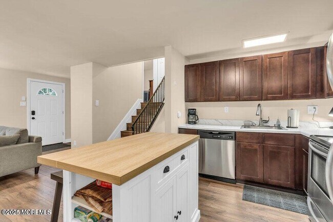 Building Photo - 310 Falcon Dr