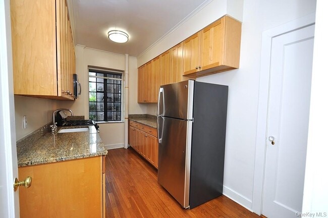 Building Photo - 155 Garth Rd