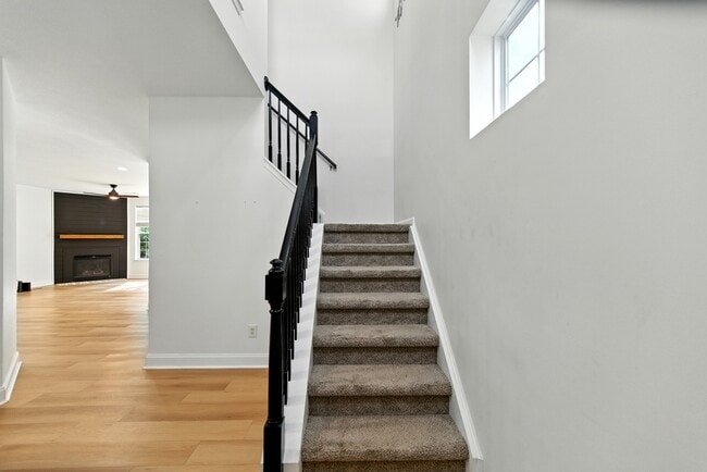 Building Photo - 3018 Silver Charm Cir