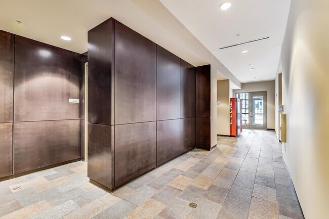 Building Photo - 240 E Illinois St