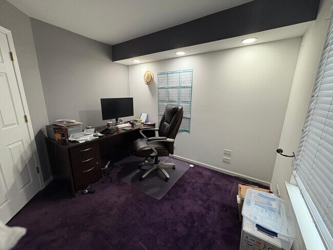 Building Photo - 1375 Burnett Dr