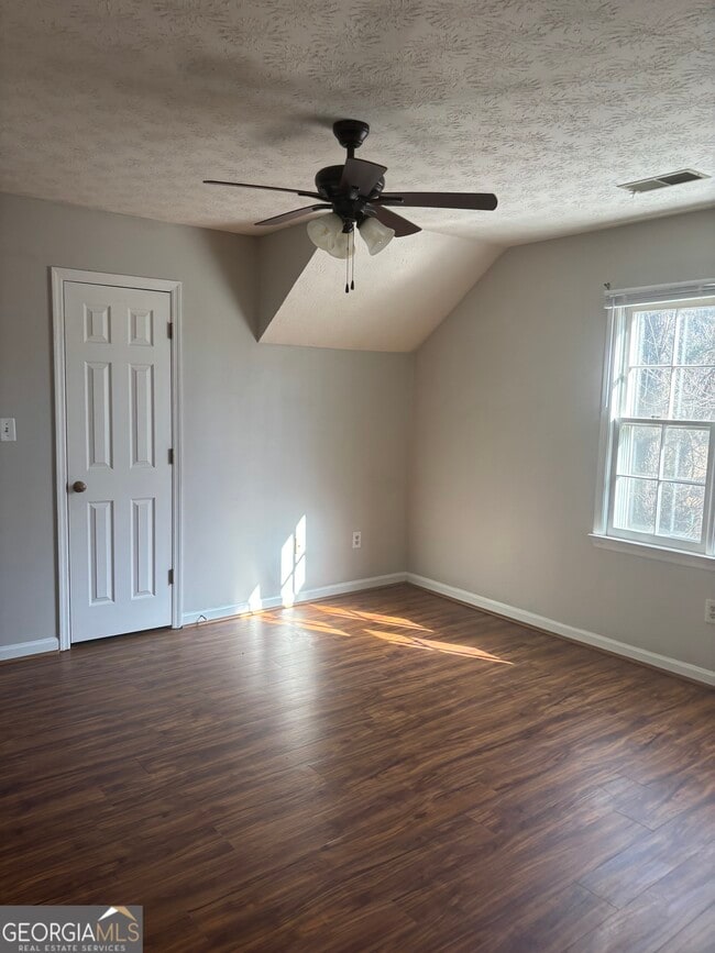 Building Photo - 256 Frederick Dr