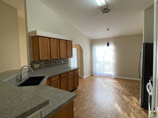 Building Photo - COMING SOON – 3 Bedroom, 2 Bathroom Single...