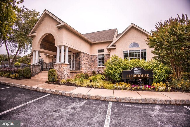 Building Photo - 13 Ashtree Ln