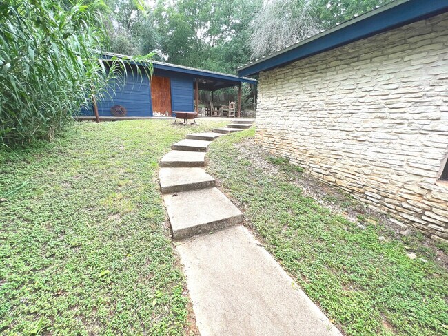 Building Photo - 9900 La Jolla Dr