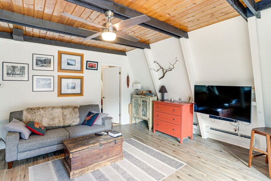 Building Photo - 420 N Pinecrest Dr