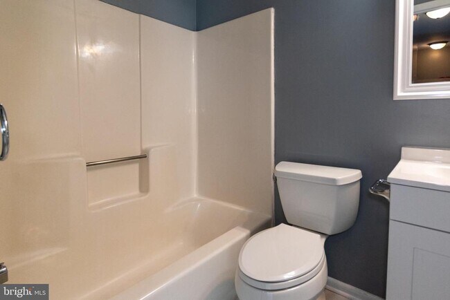 Building Photo - 5222 Magnolia Pl