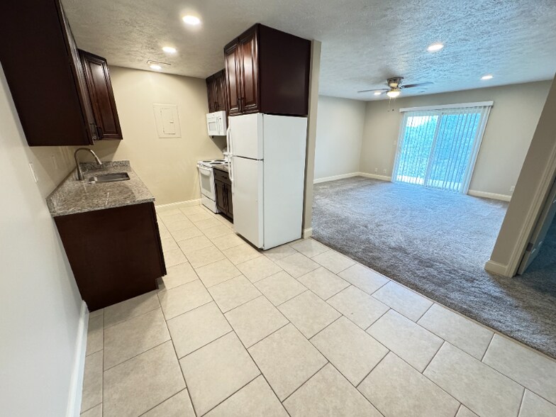 Building Photo - 5100 Emerald Dr