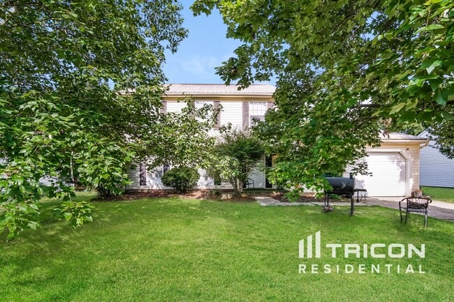Primary Photo - 1921 River Knoll Dr